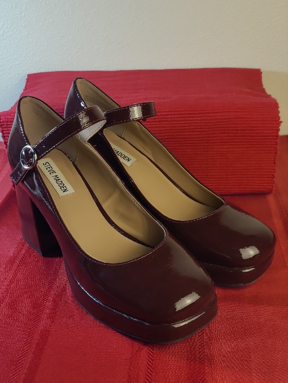 NWOT Steve Madden Darcey Wine Patent Platform Mary Jane Heel Size 9M - Picture 2 of 11